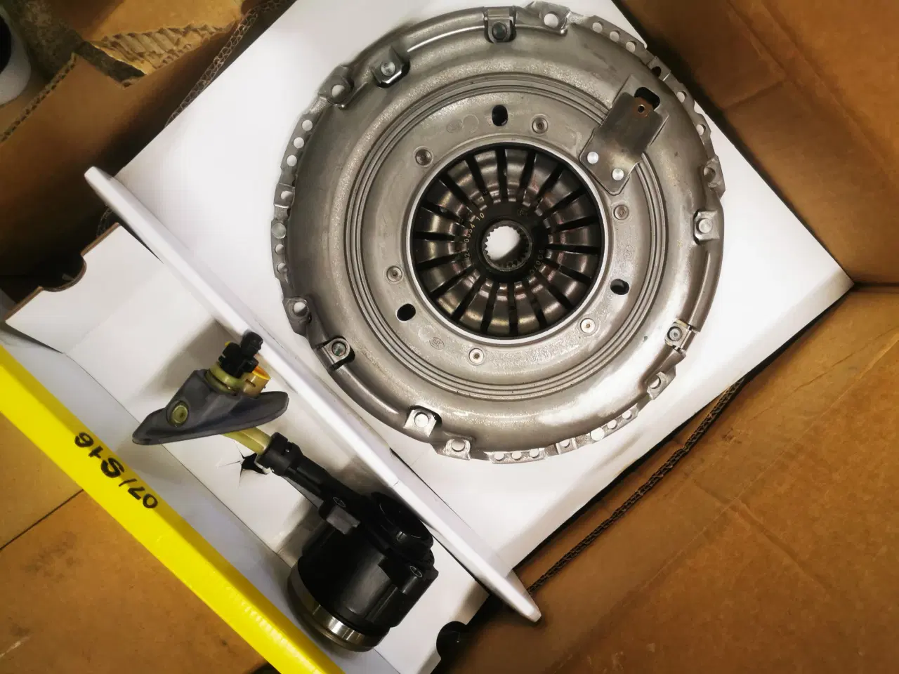 Billede 1 - Nyt koblingssæt med svinghjul og klemmeleje.