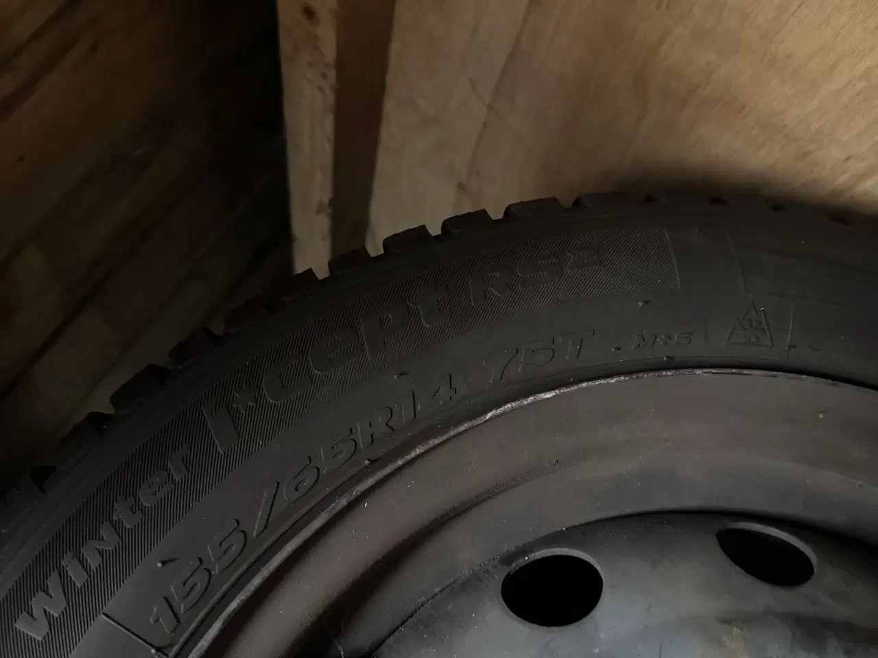 Billede 2 - 🛞 Vinterdæk på stålfælge – 155/65 R14 Hankook Win