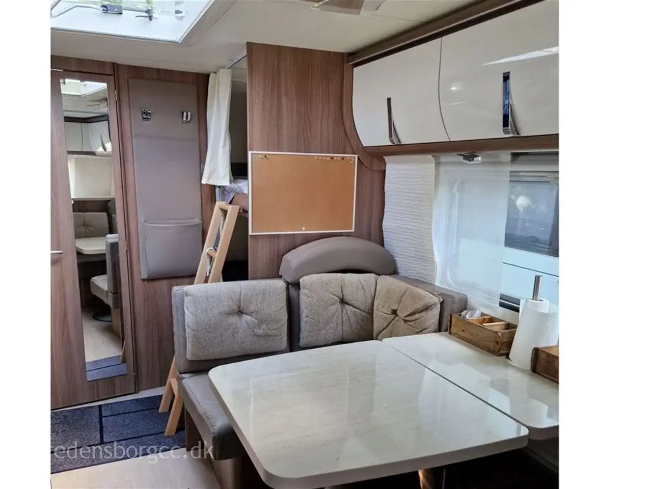 Billede 2 - 2017 - Bürstner Averso Top 560 TK   1 Ejers velholt køjevogn.