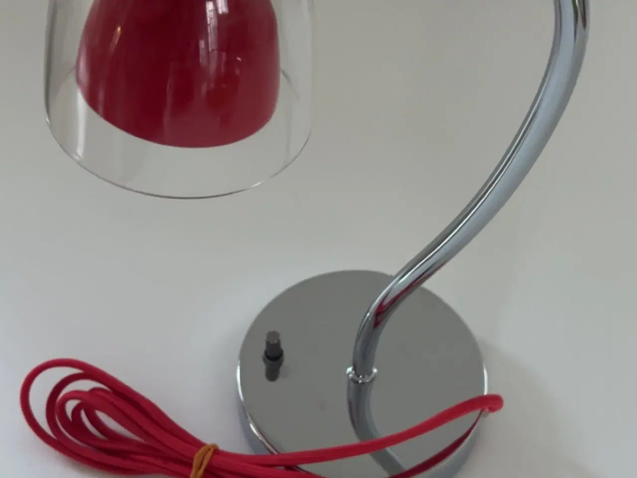 Billede 2 - Lille flot bordlampe 