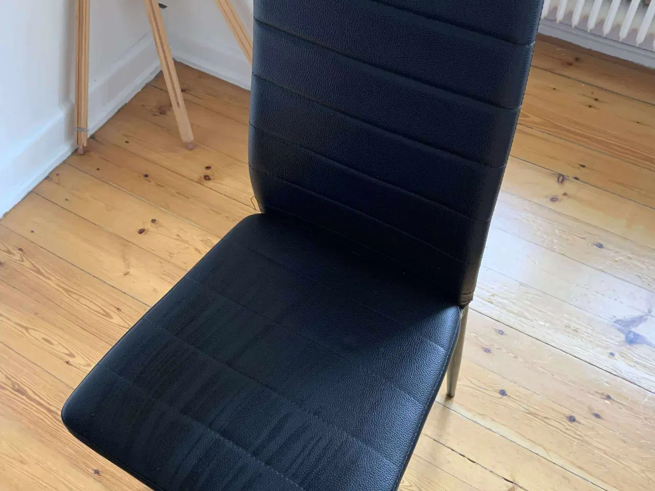 Billede 3 - Spisebord og stole 