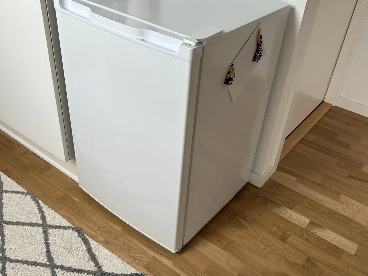 Billede 2 - Køleskab. 1 år 