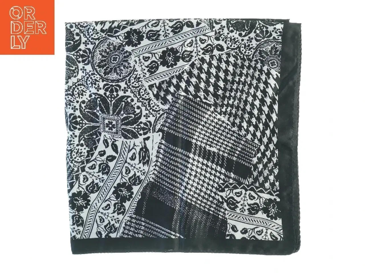 Billede 3 - Sort og hvidt mønstret tørklæde (str. 87 x 90 cm)