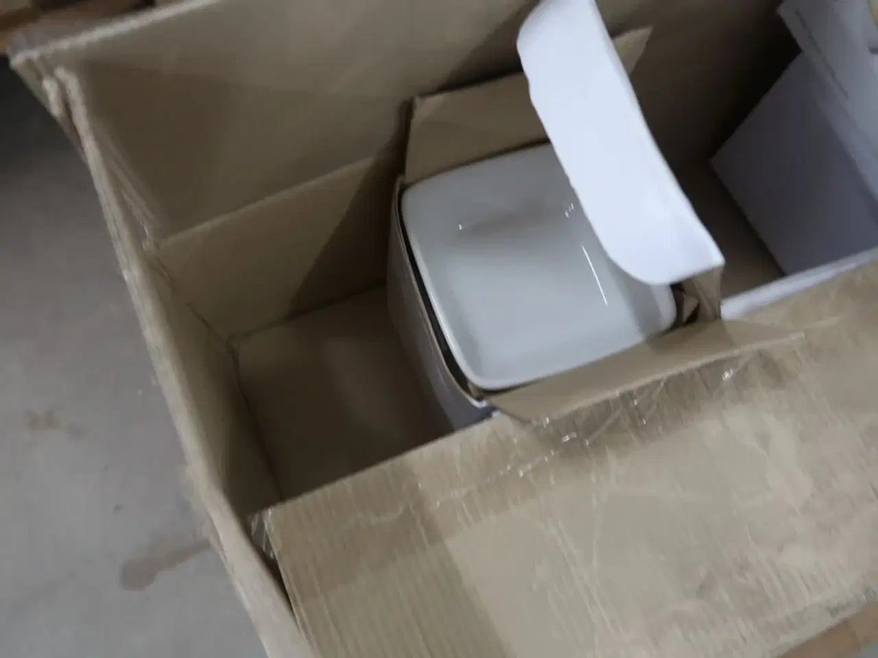 Billede 5 - Palle div. Køkkenredskaber: Glas, tallerkner mv. BOSCH/ CAMBRO/ ARCOROC