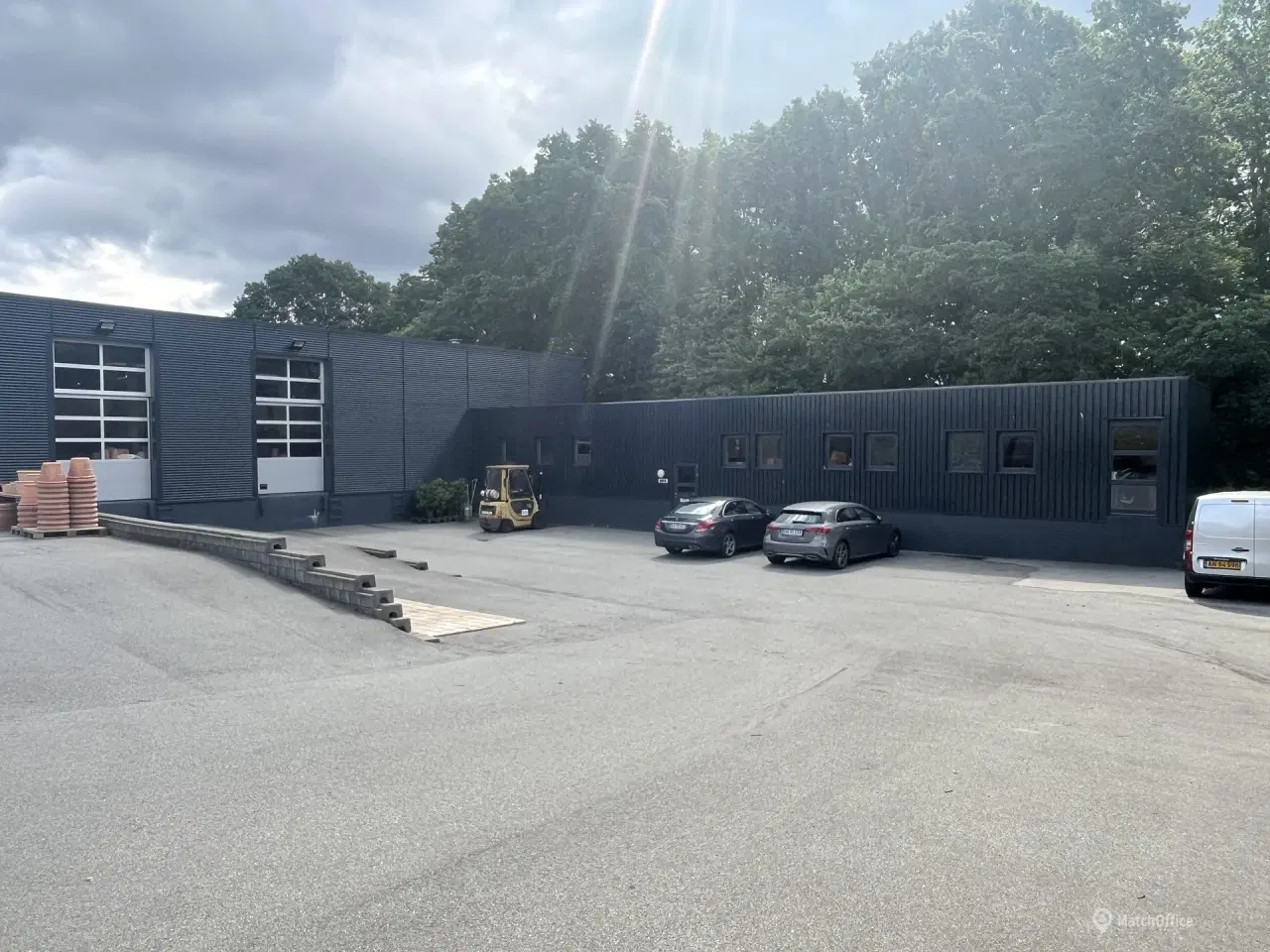 Billede 2 - Stort højloftet lagerlejemål med tilhørende kontorlokaler velbeliggende i et attraktivt område i Albertslund