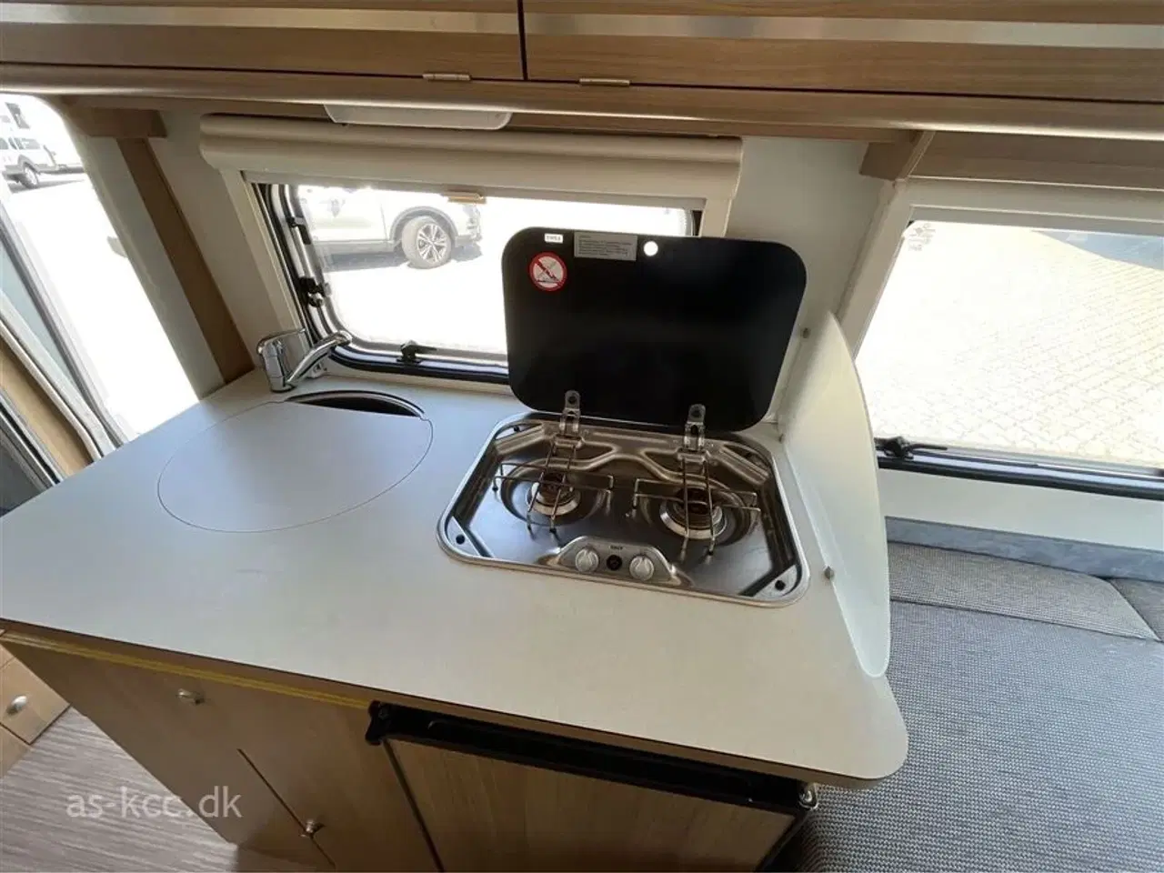 Billede 12 - 2014 - Hymer Touring 430 GT   Hymer Touring Triton 430 GT årgang 2014 3 sovepladser, 2 siddepladser, Mover, Cykelholder, Solsejl. 2 fl. 6 kg gas tomme, Reservehjul.