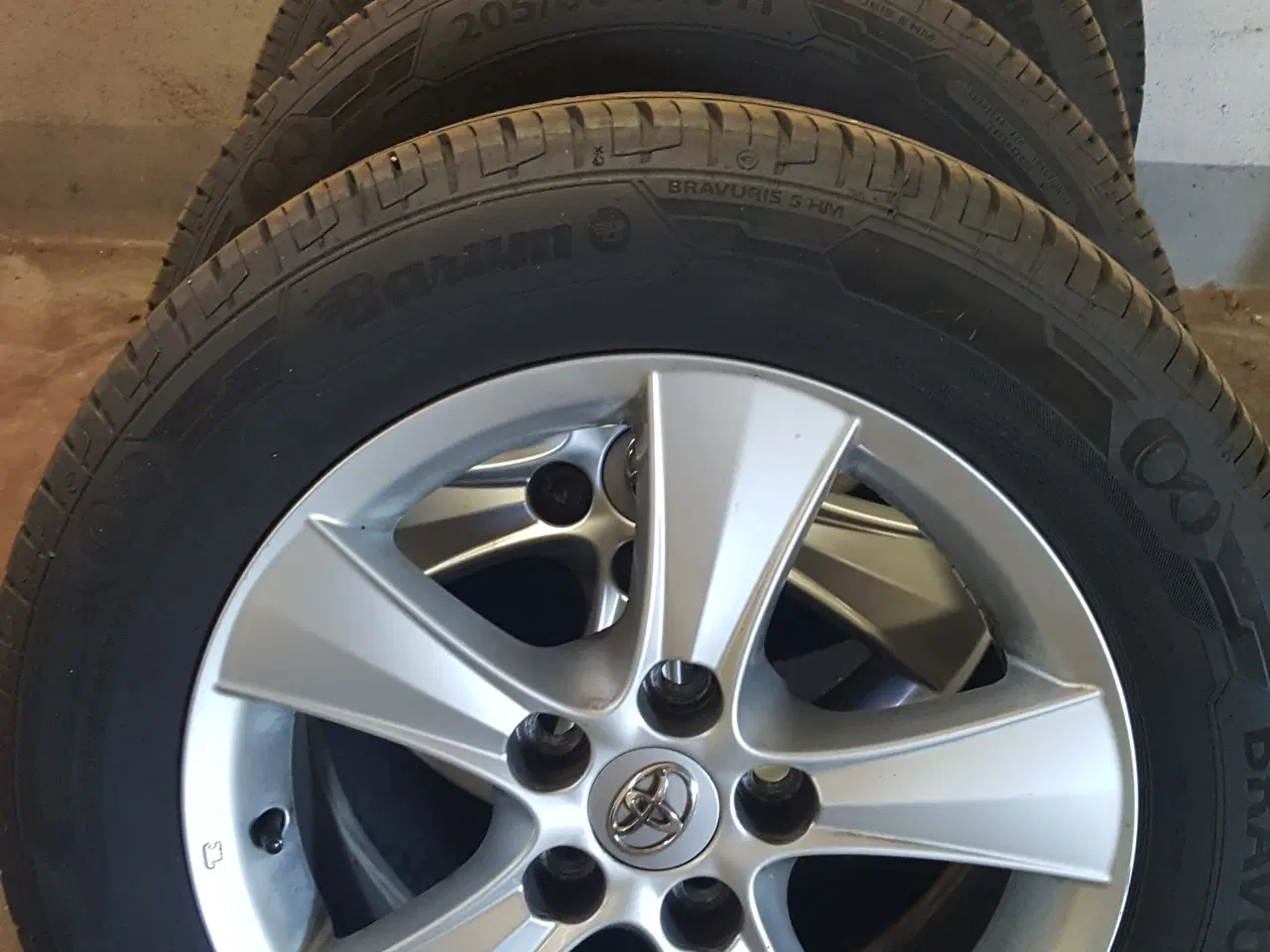 Billede 1 - Toyota Avensis  Alufælge 16" med dæk Max Km.300