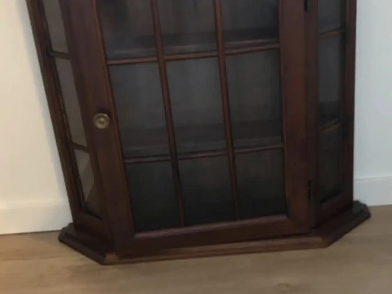 Billede 4 - Gammelt skab .Middelfart 