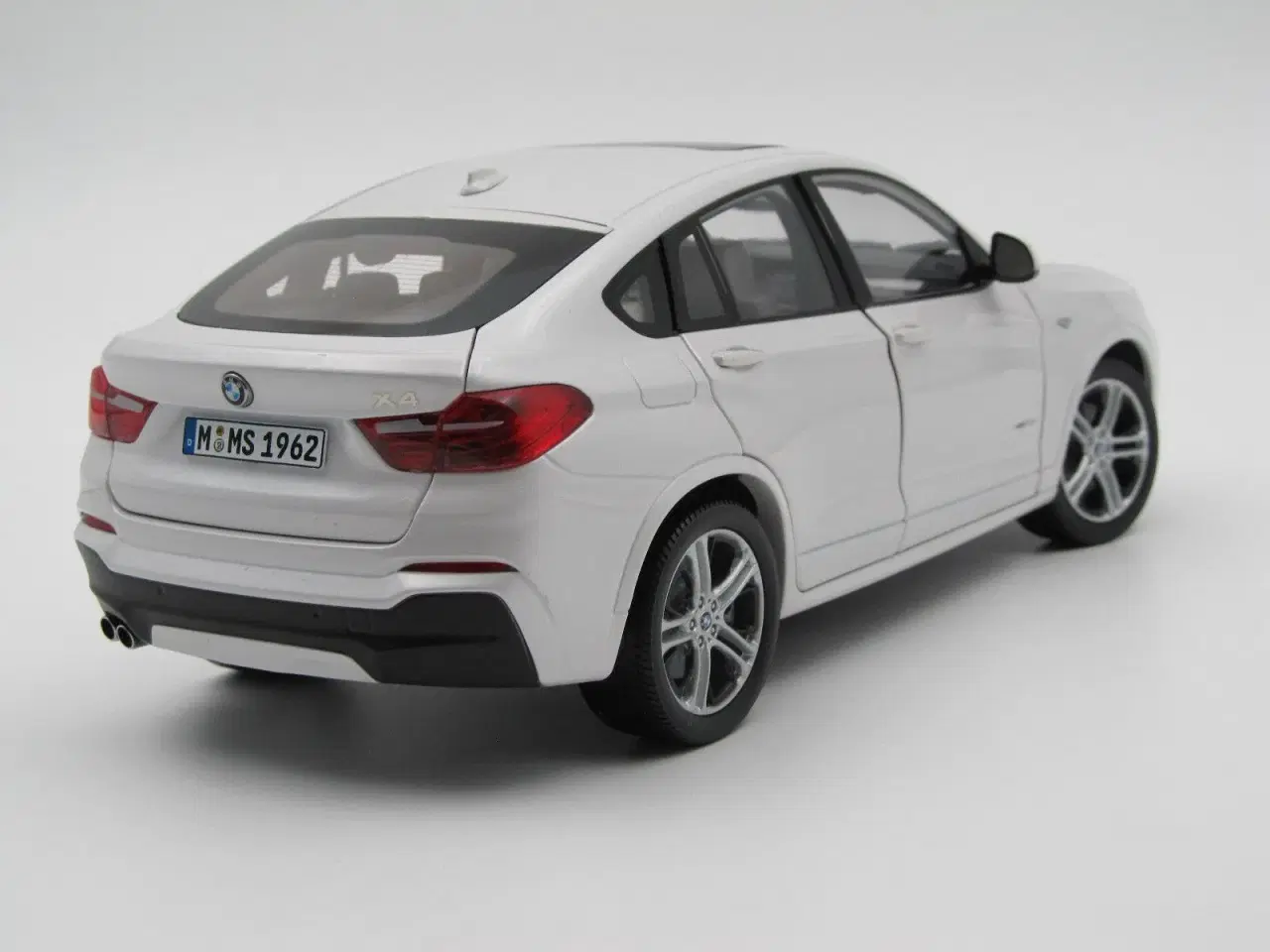 Billede 3 - 2015 BMW X4 F26 1:18  BMW forhandler edition 