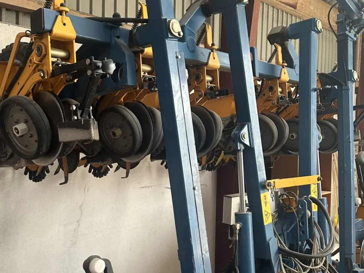 Billede 3 - Kleine Unicorn 3, 12 rækket. Med skær til direkte såning. Utrolig velholdt såmaskine.