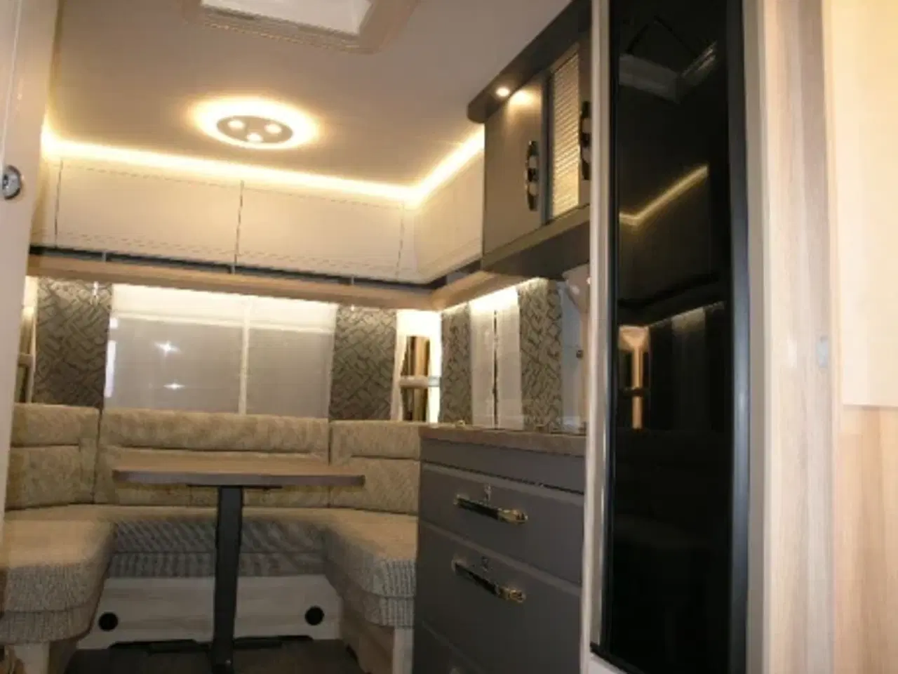 Billede 12 - Hobby De Luxe 460 UFE