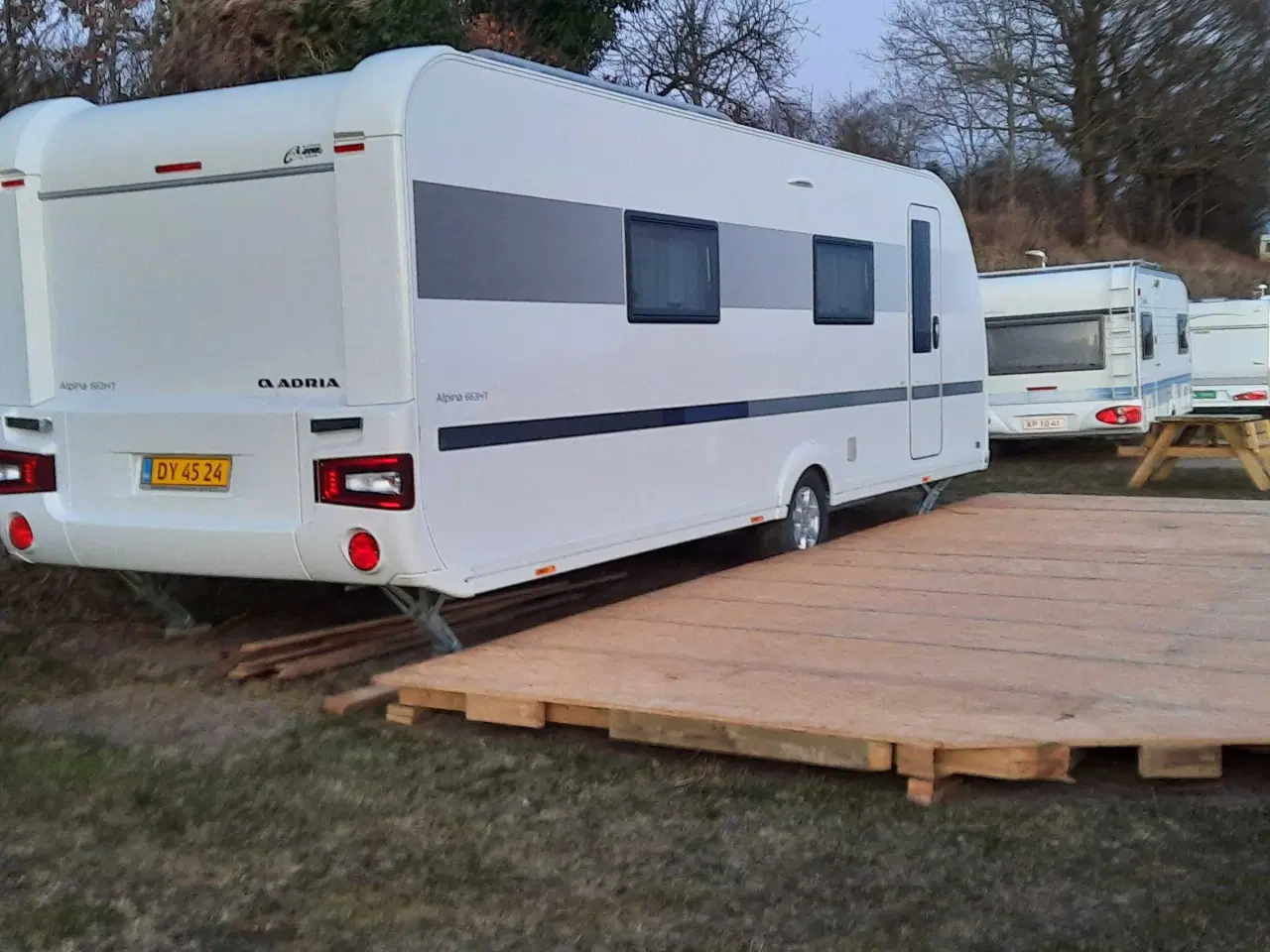 Billede 2 - Adria Alpina 663ht - Lækker og vedligeholdt Vogn