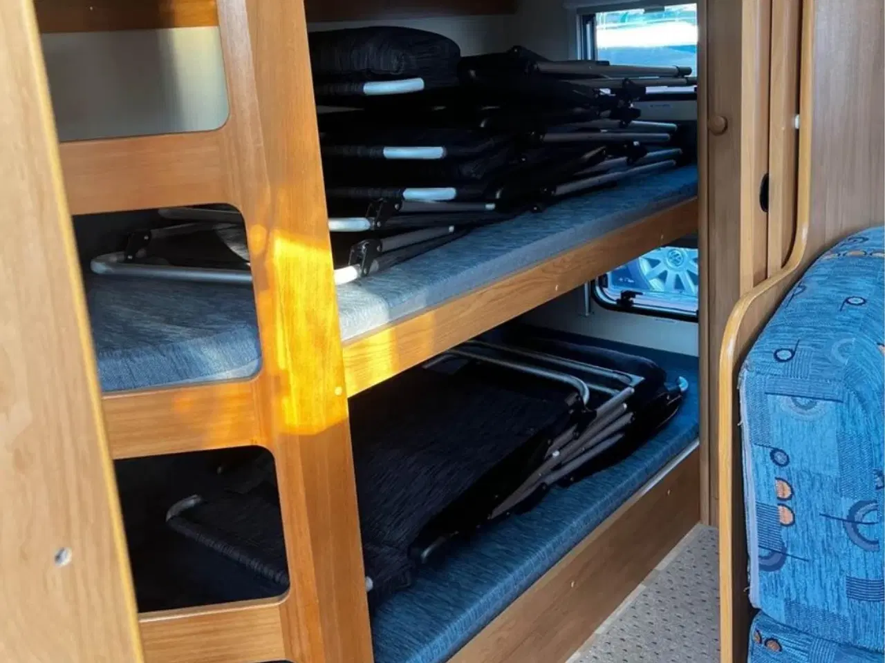 Billede 7 - Køjevogn med fransk seng og sidde gruppe