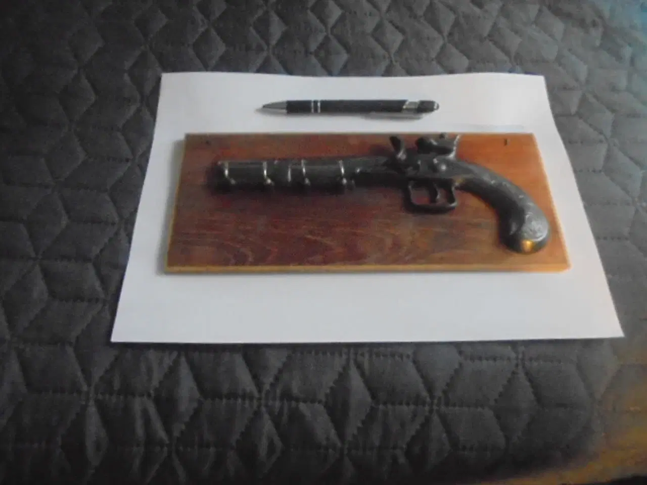 Billede 1 - Gammelt nøglebræt – flintepistol