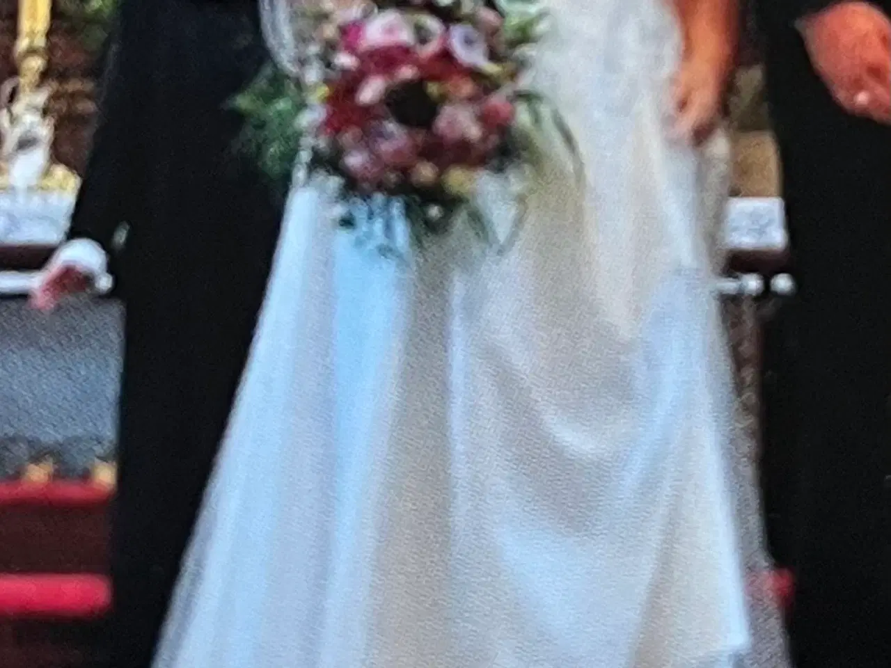 Billede 3 - Lilly brudekjole str 50, slør og sko str 40
