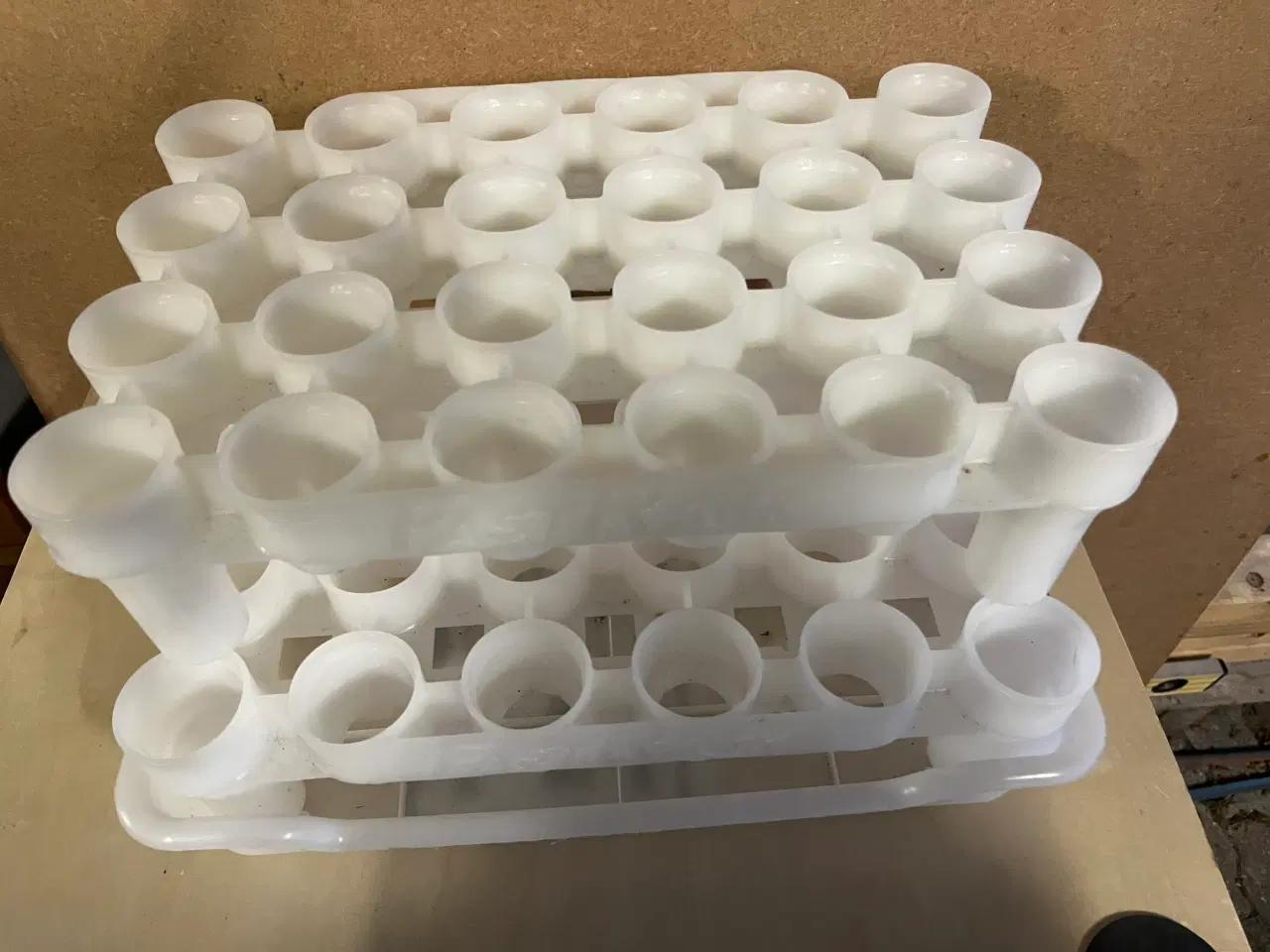 Billede 2 - Drypbakke med 2x 24 flaskeholder sælges