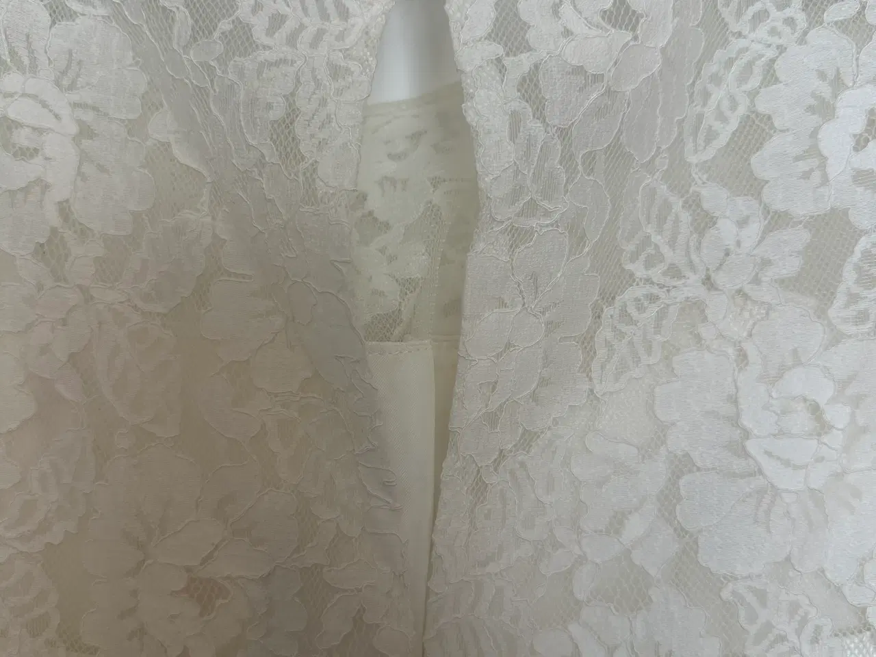 Billede 3 - Konfirmationskjole/kort brudekjole fra Lilly