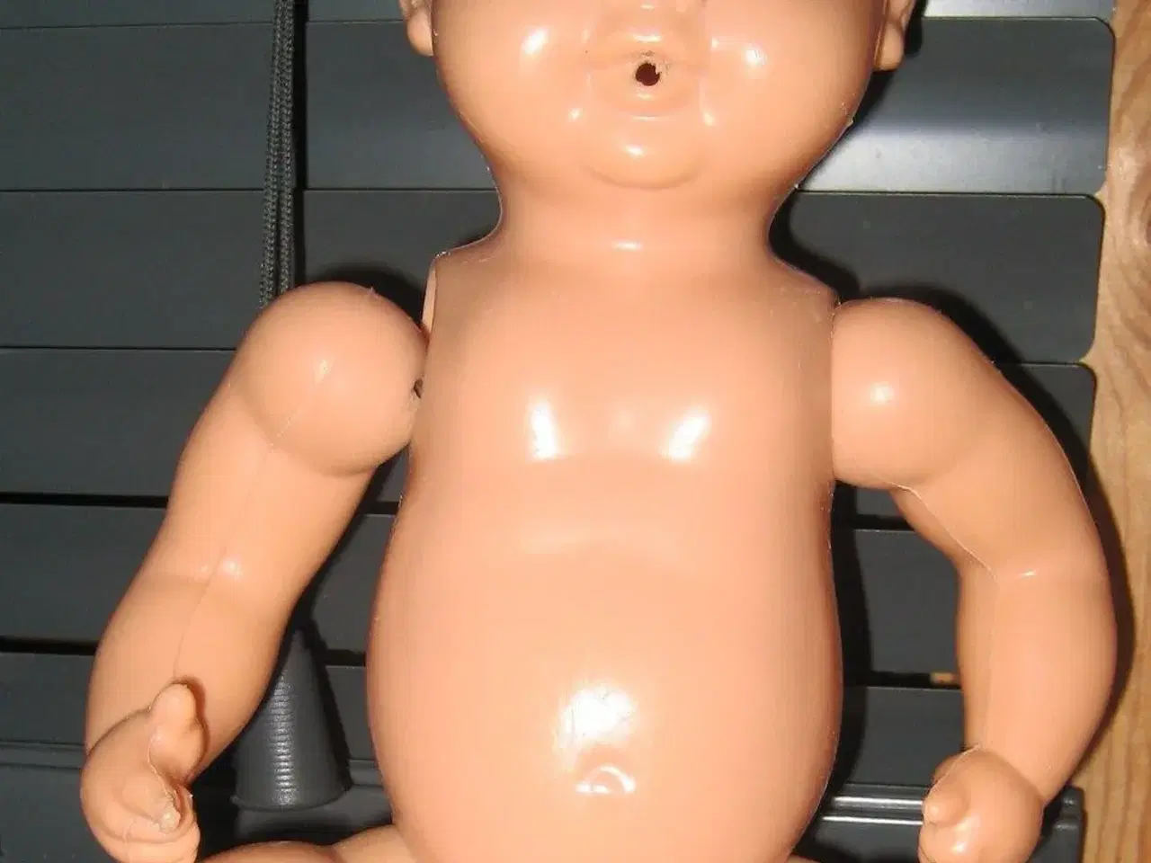 Billede 1 - gammel dukke 