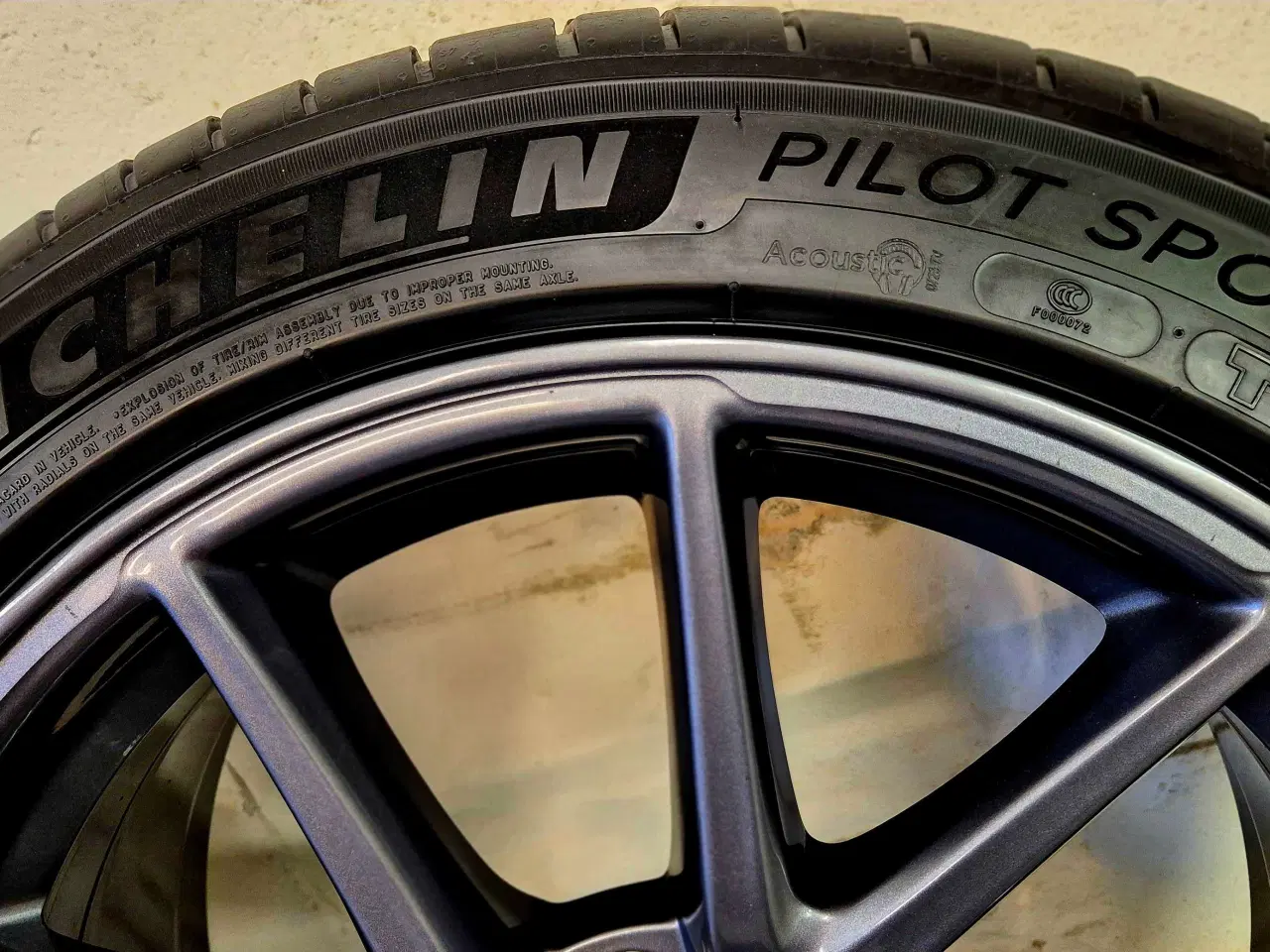 Billede 7 - TESLA MODEL 3 ORIGINAL ALUFÆLGE MED SOMMERDÆK NYE