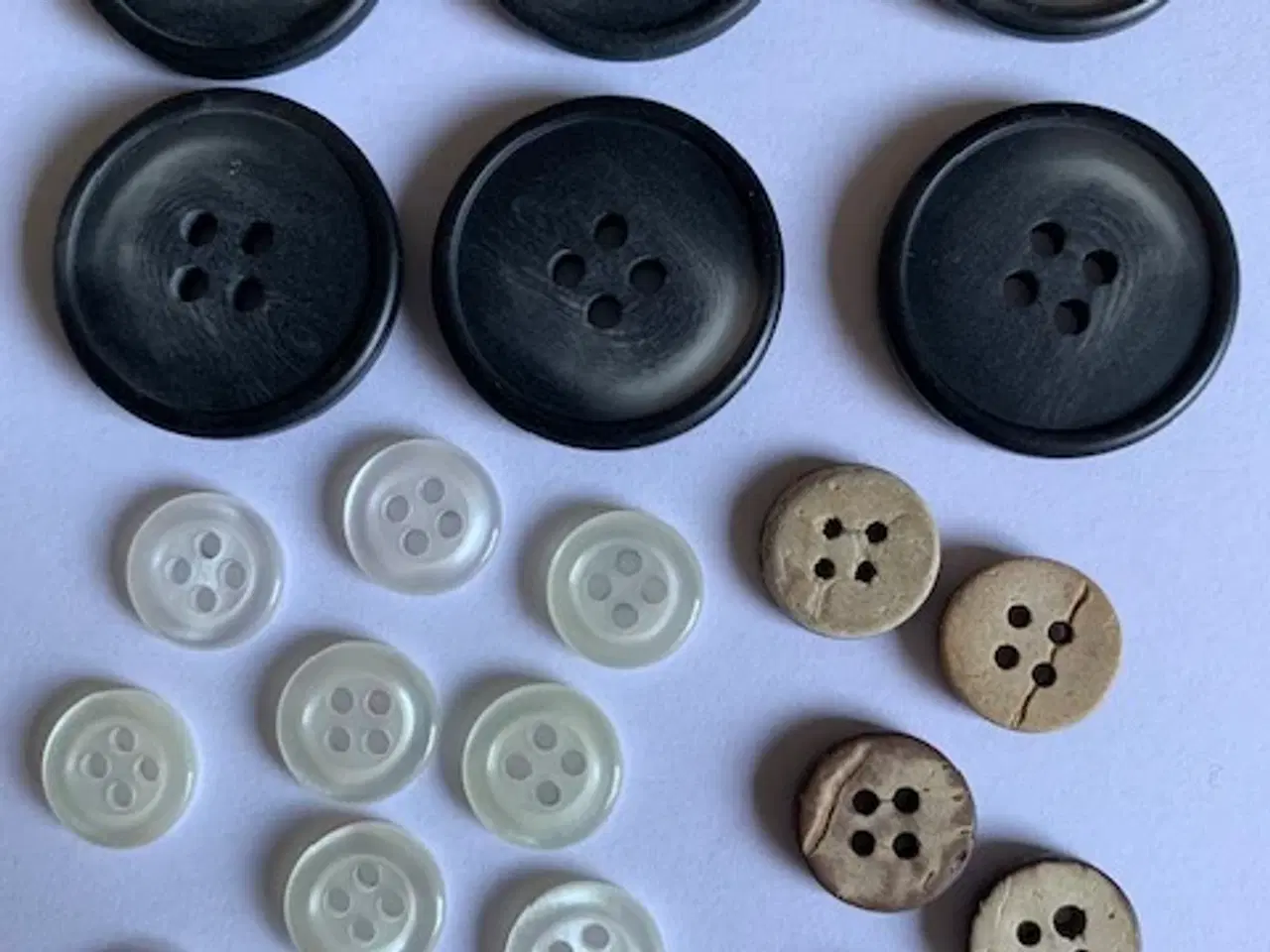 Billede 1 - Knapper, kokos, perlemor, kunststof - NYE