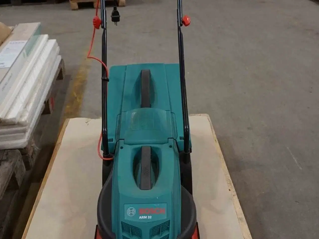 Billede 1 - Bosch ARM 32 Elektrisk plæneklipper (MOMSFRI)