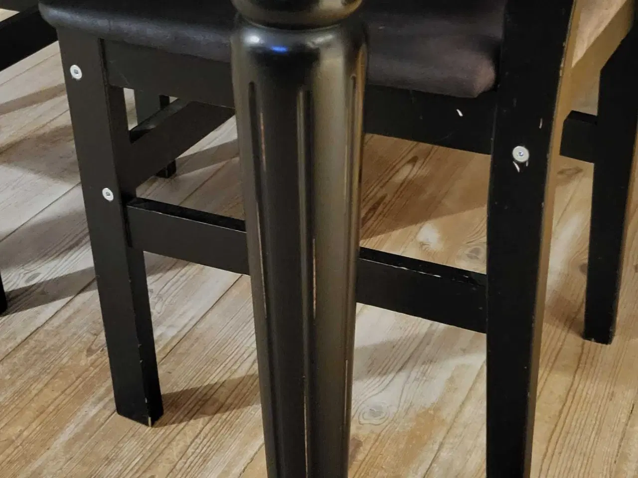 Billede 2 - Smukt sort spisebord med udtræk