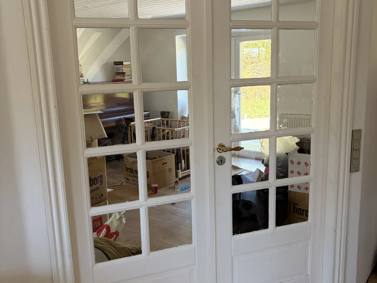 Billede 2 - Hvide dobbelte fyldningsdøre med glasruder