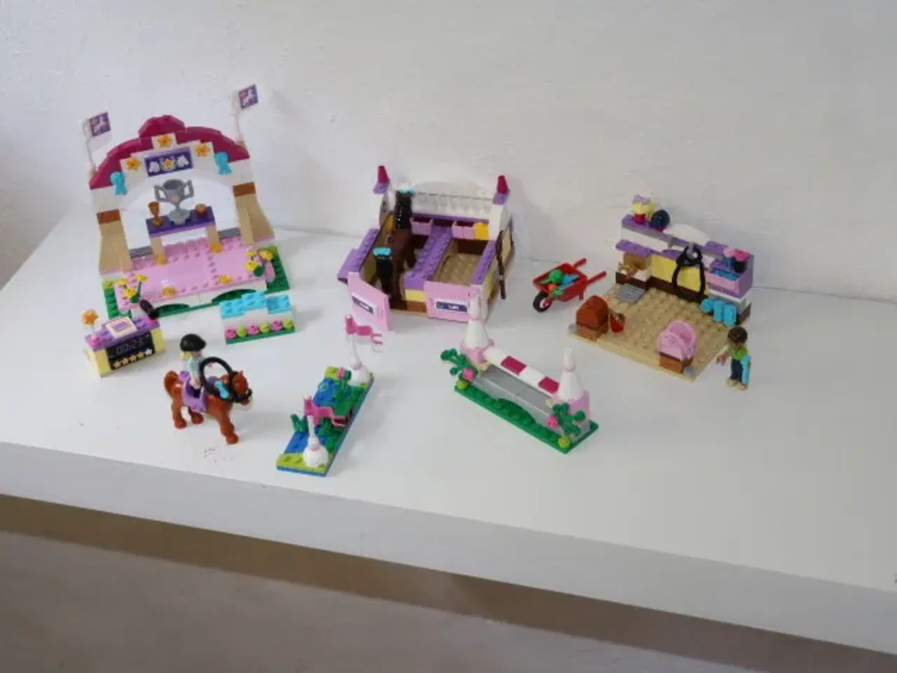 Billede 2 - LEGO Friends 41057. Heartlake hesteshow