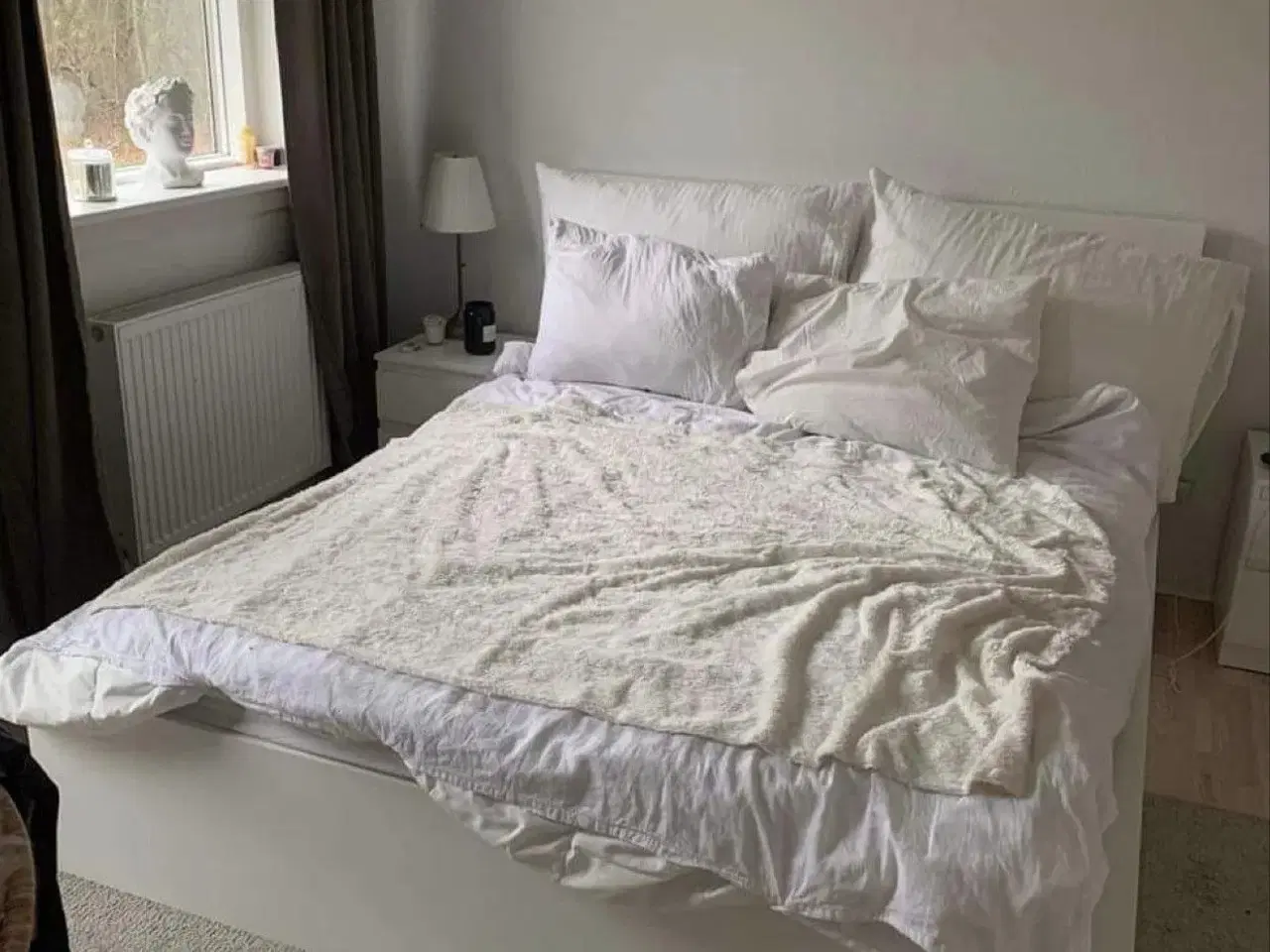 Billede 1 - seng, madras og sengebord