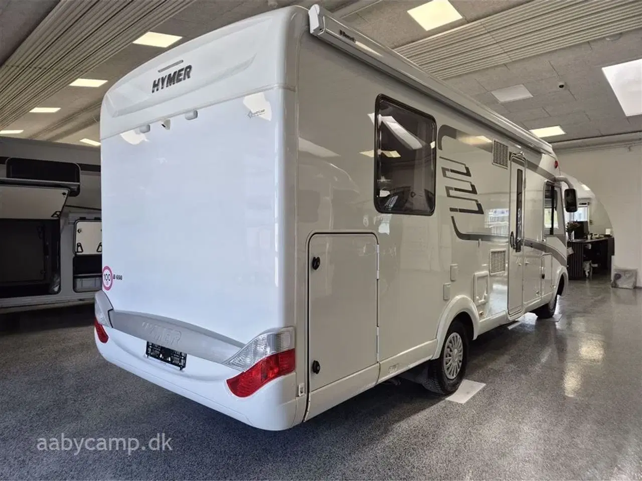 Billede 2 - 2015 - Hymer B 698   Automatgear. solceller. 200Ah Lithium batteri. 2000w Inverter. luftundervogn. hydrauliske støtteben. elektrisk markise. elektrisk indgangstrin. Queensbed. Kun 68,000 Km !!!