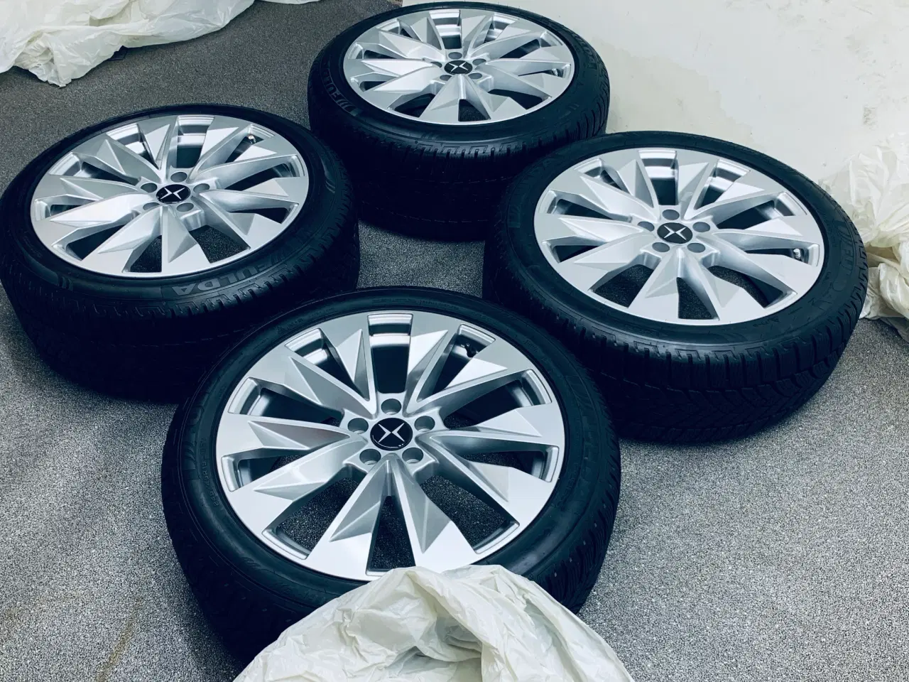 Billede 2 - 19", Polestar 2 alufælge med vinterdæk