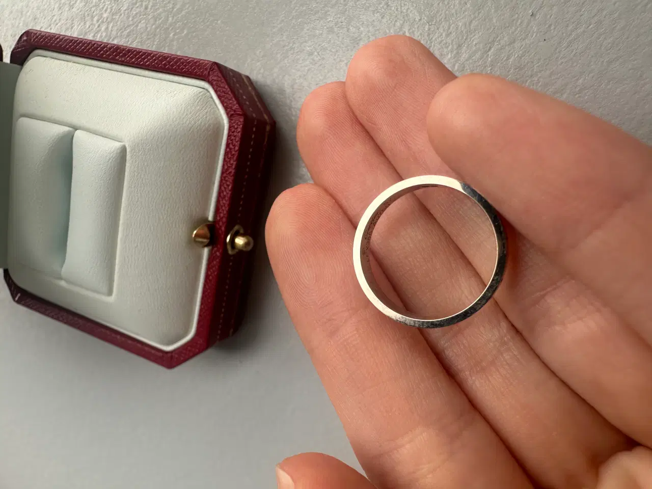 Billede 9 - Cartier Love ring 18 karat hvidguld som hel ny