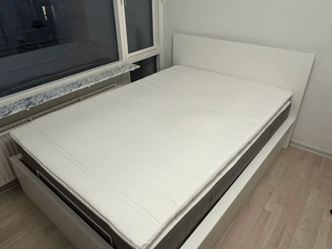 Billede 1 - Ikea MALM seng med opbevaring