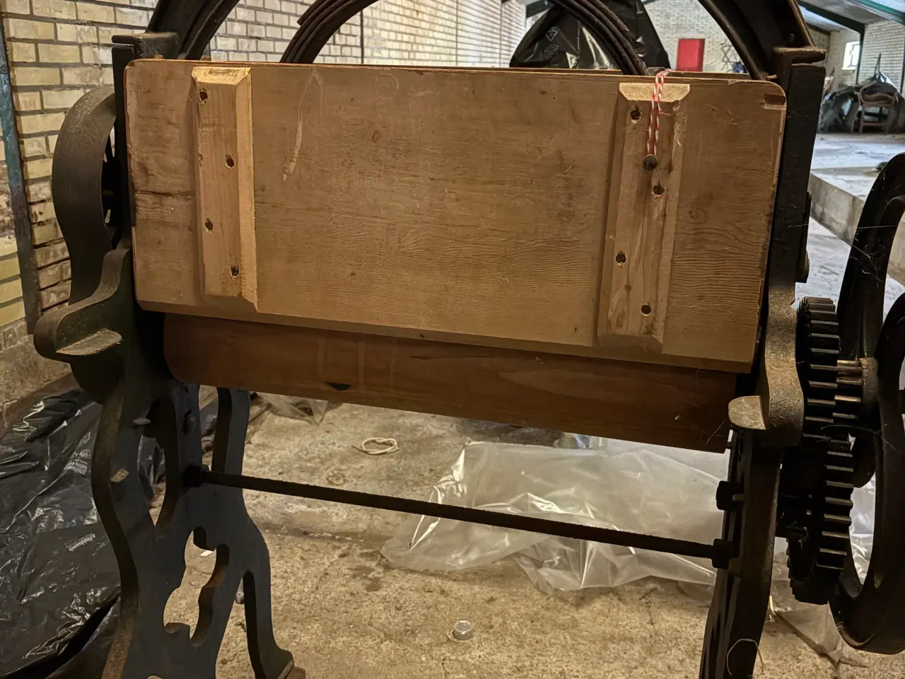 Billede 3 - Antik hånddrevet presse i støbejern