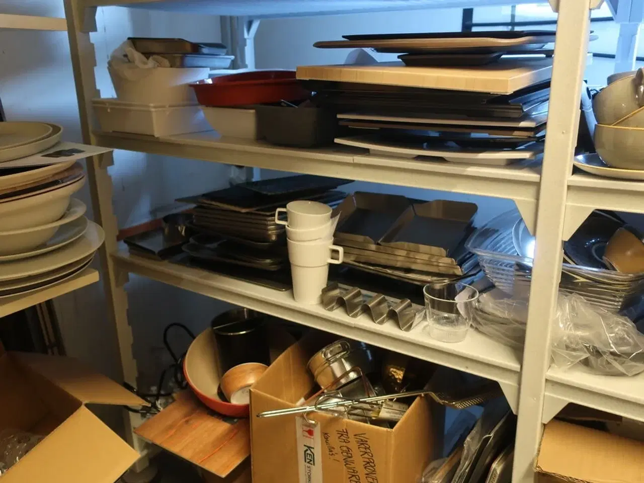 Billede 6 - Reol CAMBRO med indhold