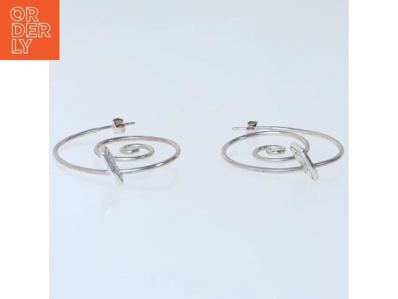 Billede 2 - Spiralformede øreringe med hjerte (str. 3,5 cm)