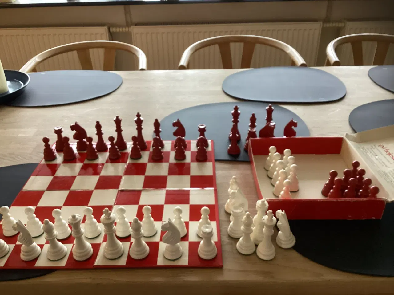 Billede 1 - Skakbrædt med brikker 