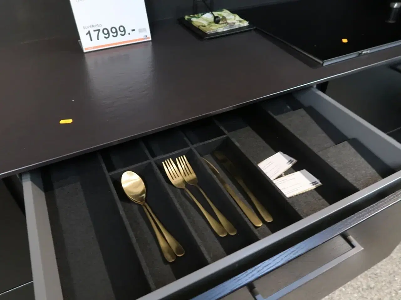 Billede 15 - Køkken NORDANRO uden hårdehvidevarer med stenbordplade DEKTON