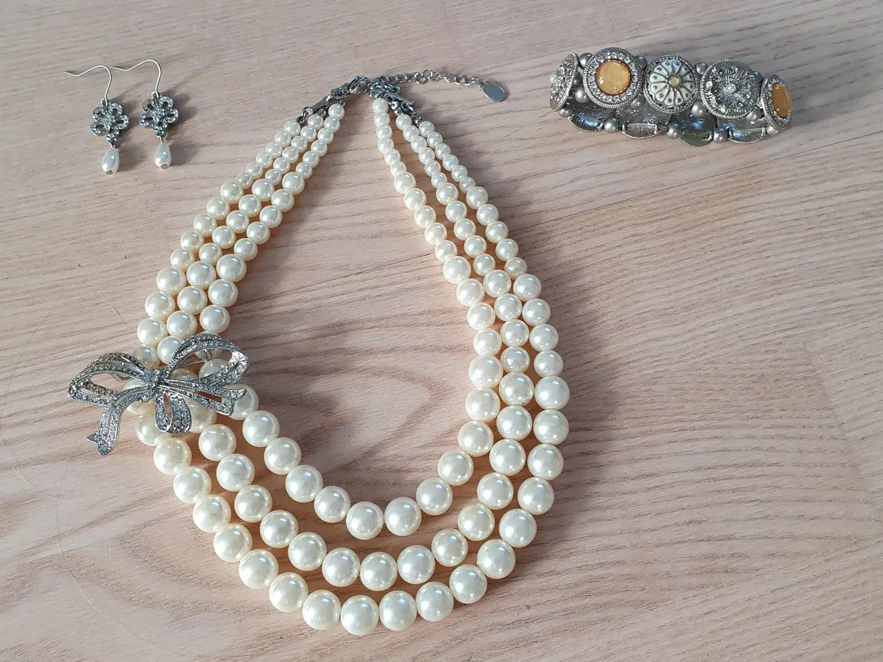 Billede 2 - Smukke perleøreringe sælges