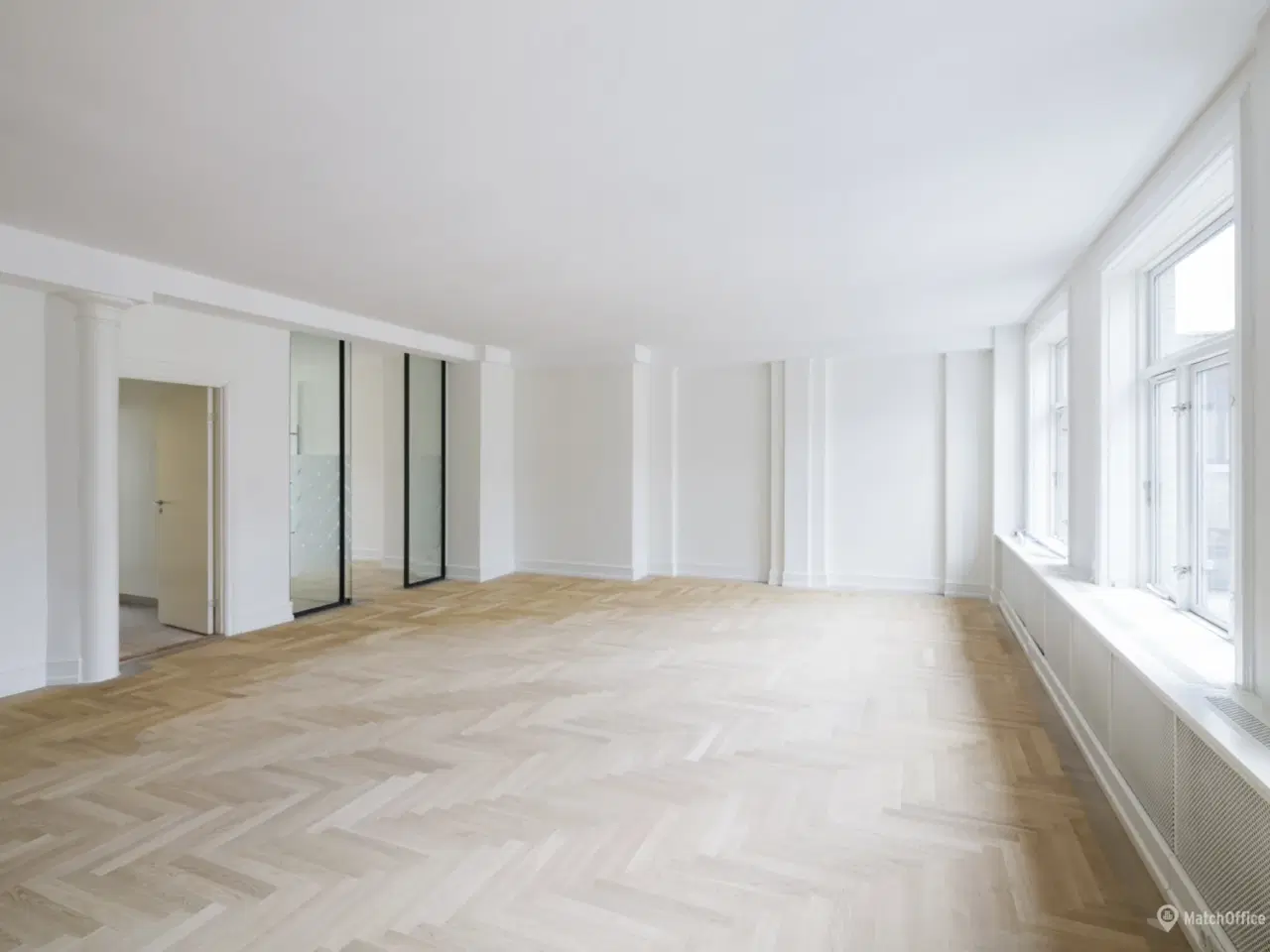 Billede 12 - Indbydende kontorer i stilsikre rammer