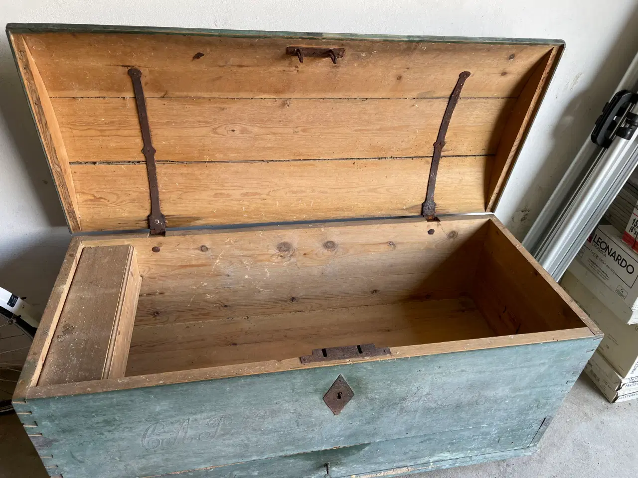 Billede 2 - Gammel solid  kiste