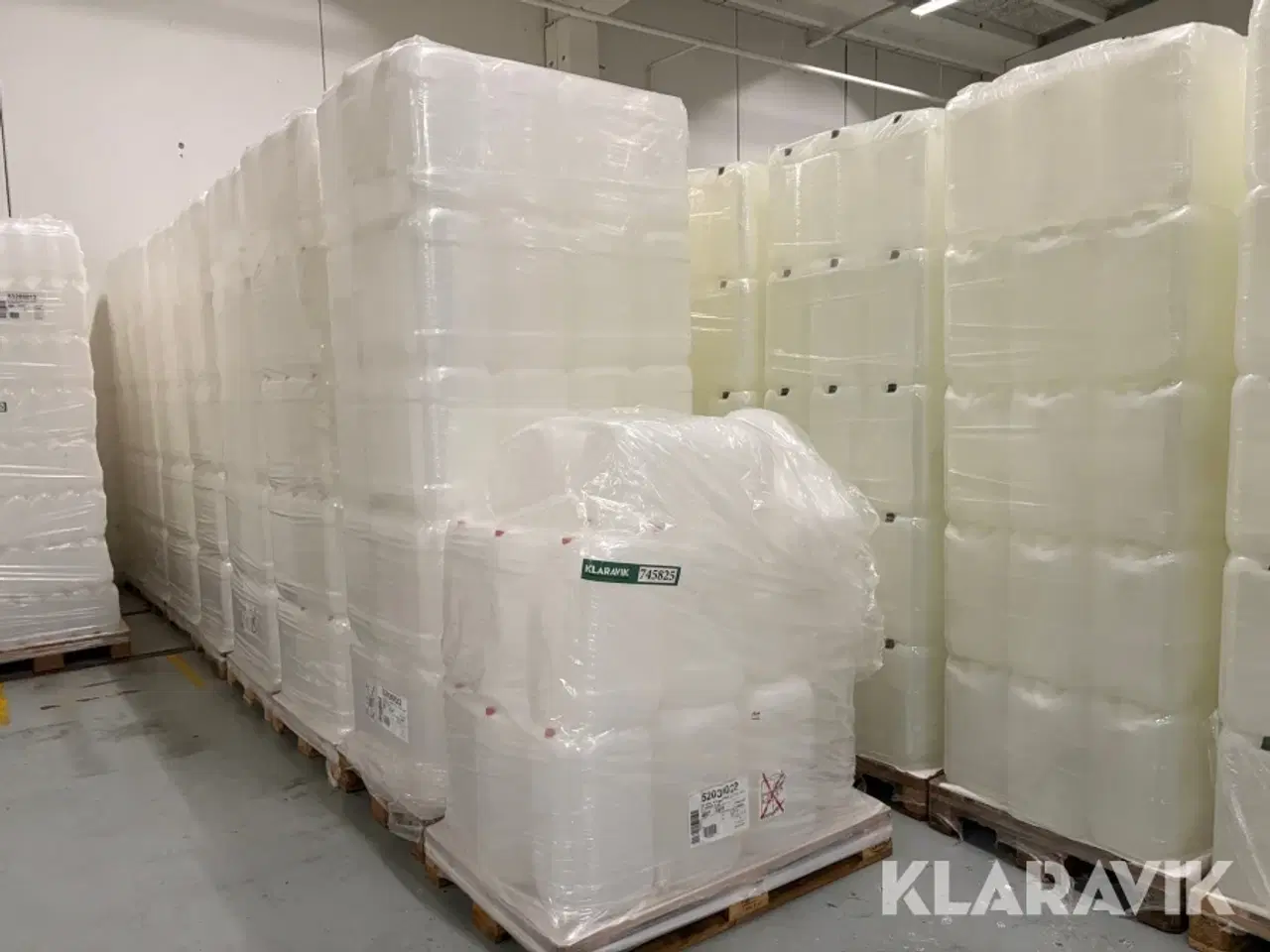 Billede 1 - Plastikflasker Promens - 7,5 paller af 60 stk