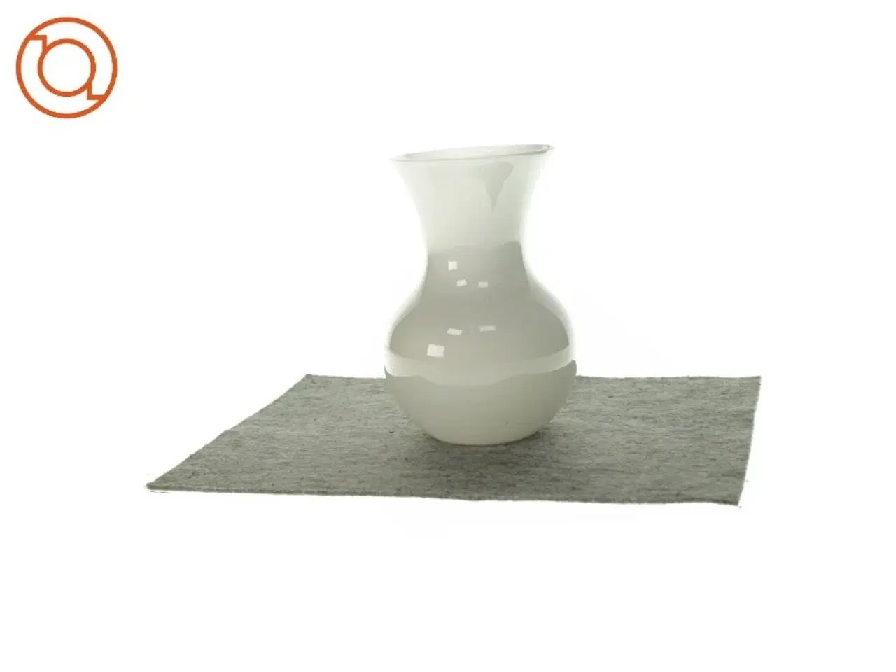 Billede 1 - Hvid glasvase (str. 23 x 14 cm)