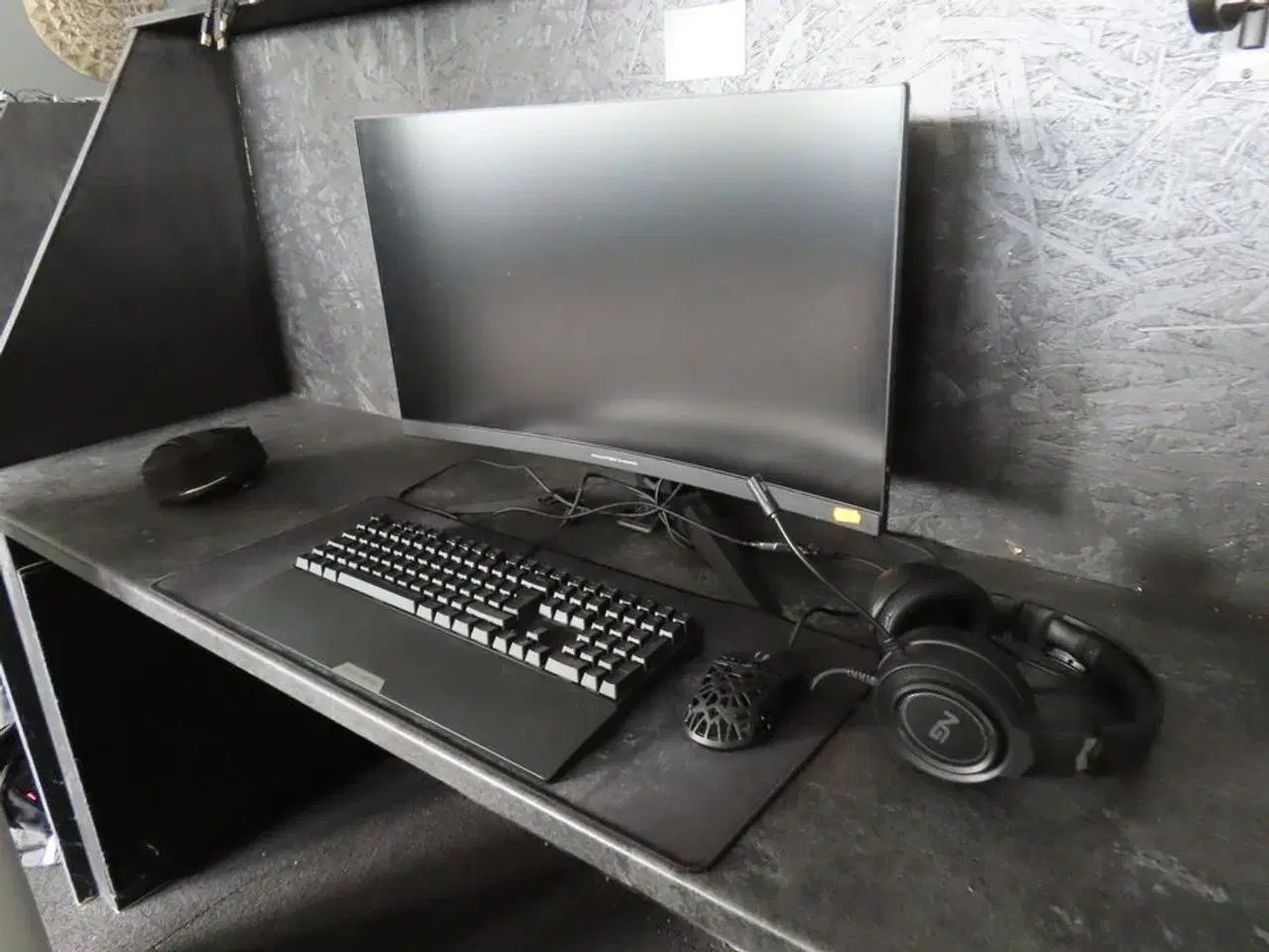 Billede 1 - 27" curved gaming monitor, ASROCK PHANTOM GAMING pg27f15rs1a