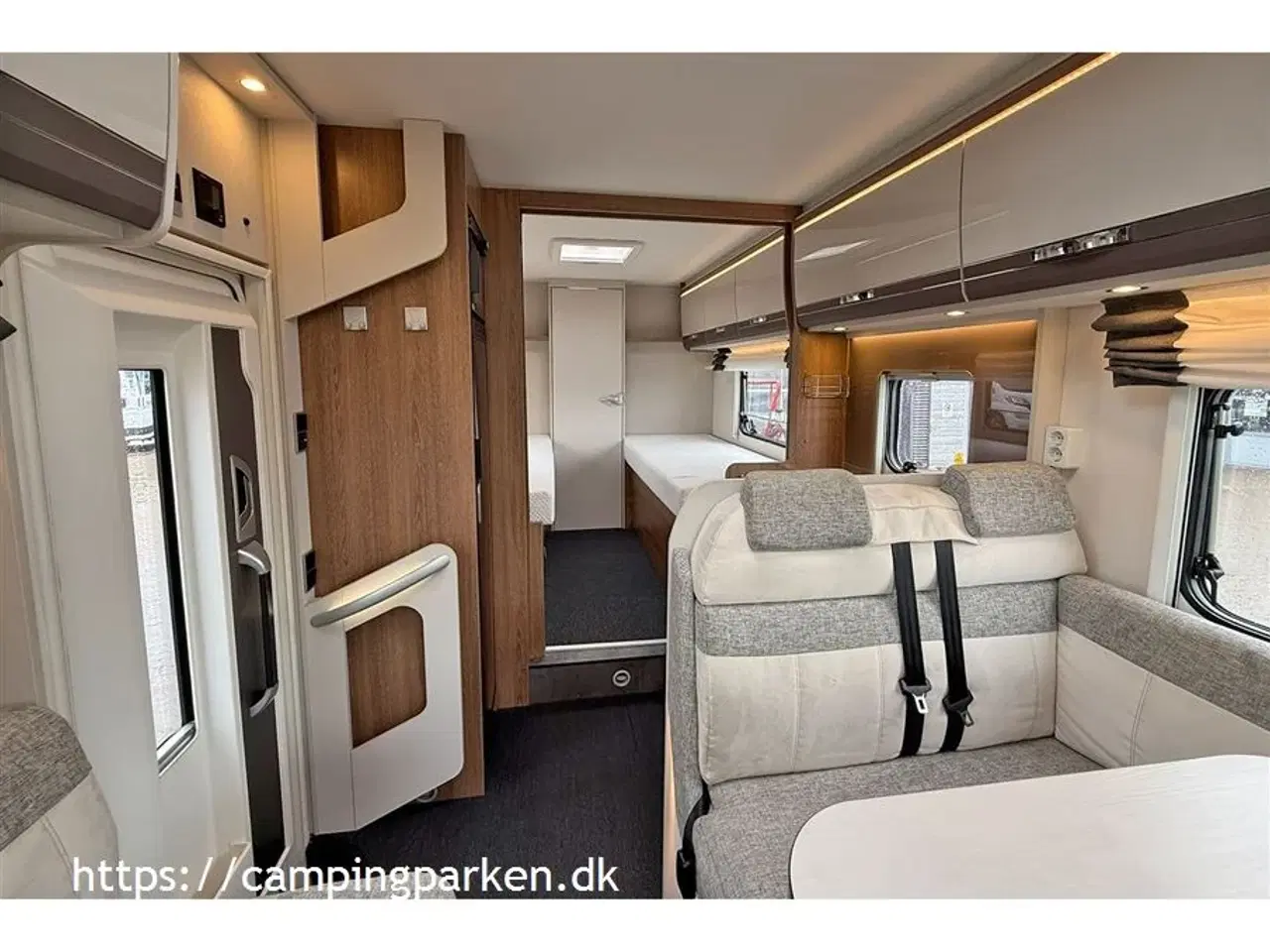 Billede 5 - 2022 - Dethleffs Trend T 7017 EB   Lave enkeltsenge og stort toiletrum i bagenden med brusekabine, 140hk, Euro6 motor