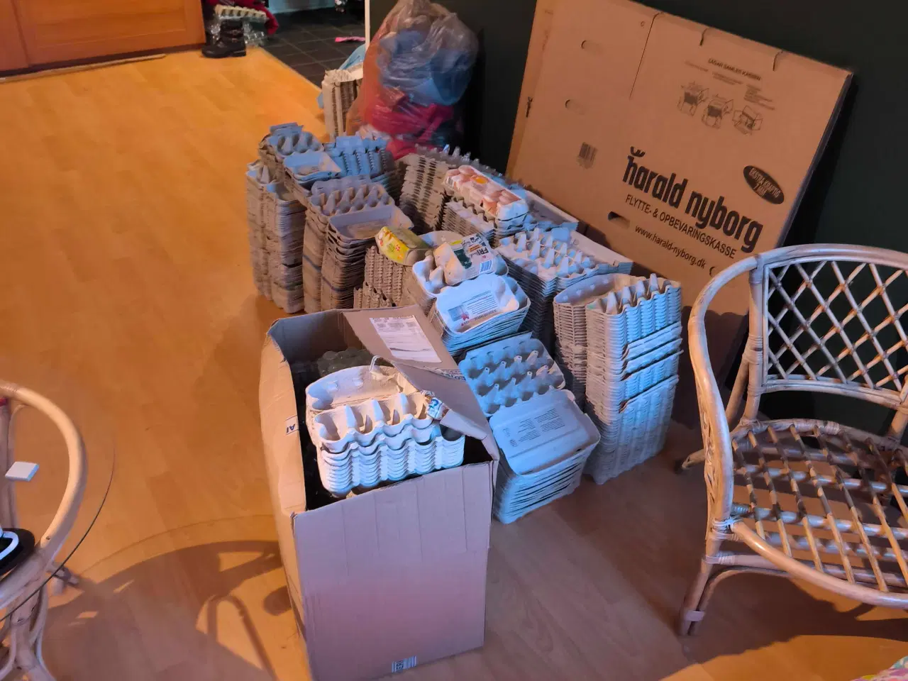 Billede 6 - Masser af æggebakker nogle helt nye