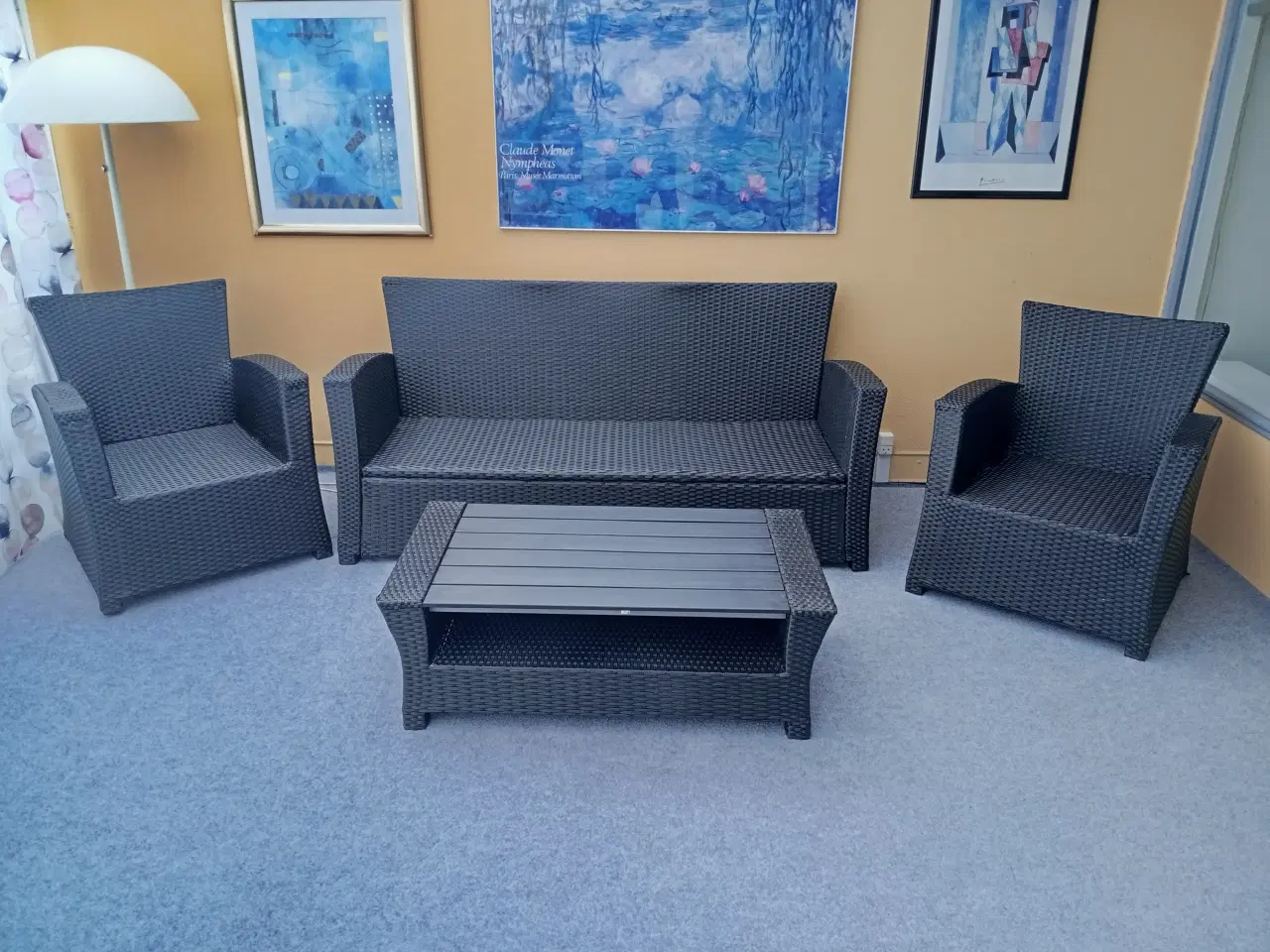 Billede 1 - 3-personers loungesofa med 2 stole og bord