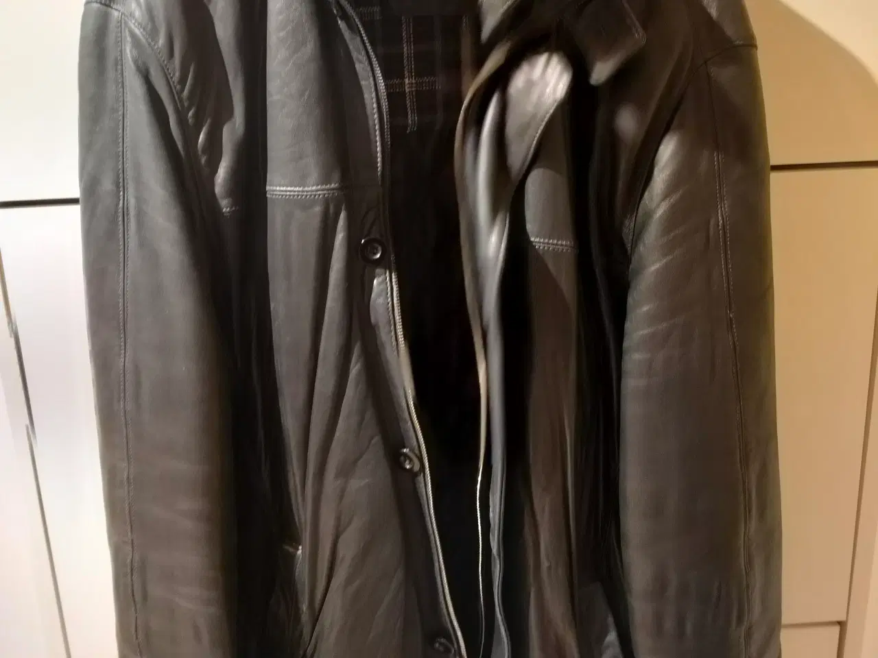 Billede 1 - Sort skindjakke til mænd