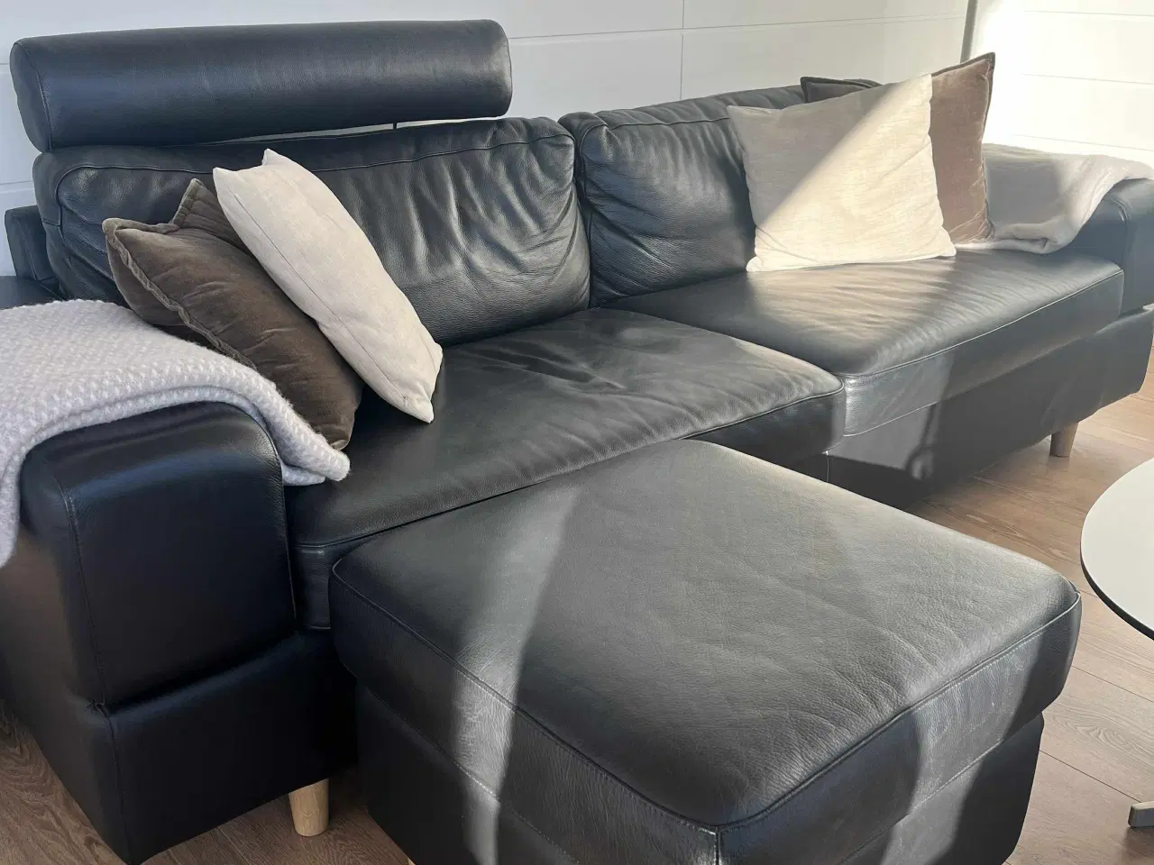Billede 3 - Sofa m/puf og nakkestøtte