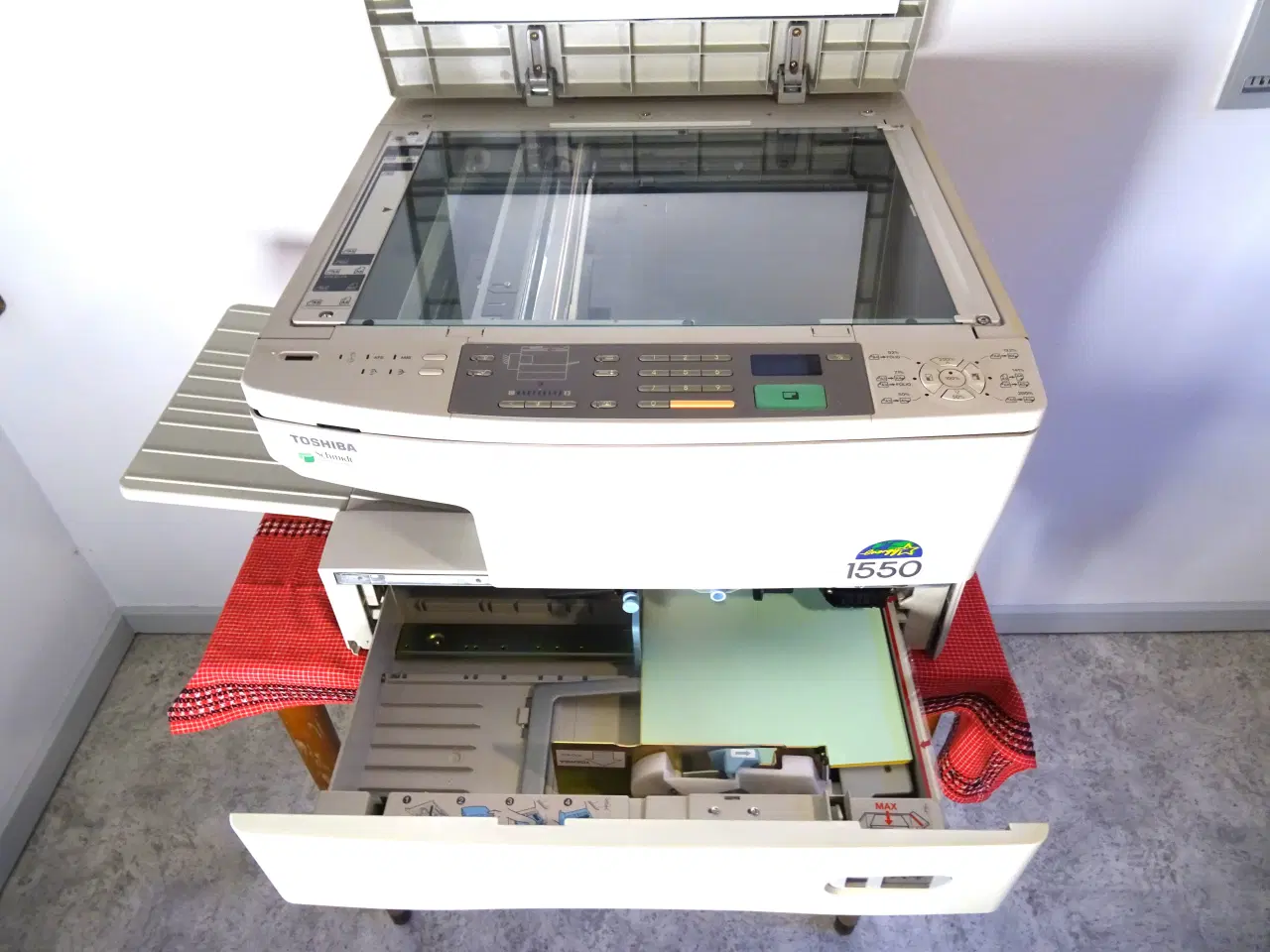 Billede 3 - Fotokopieringsmaskine mrkt. TOSHIBA 1550 - proff.
